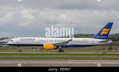 Islanda volo aereo visto lasciare per Rekjavik per visite turistiche turisti dall'Aeroporto Internazionale di Glasgow, Renfrewshire, Scozia. Foto Stock