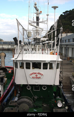 MSC-certified tonni albacora di troll e Pole & line della flotta da pesca in Getaria Harbour (paese basco) Foto Stock