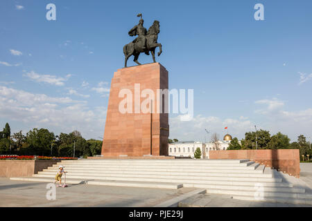 Bishkek, Kirghizistan 9 Agosto 2018: Monumento per Manas, eroe dell antico epos kirghisa a Bishkek Foto Stock