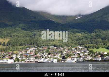 Vista mare un guardando Orsta città in Norvegia, membro More og Romsdal Foto Stock