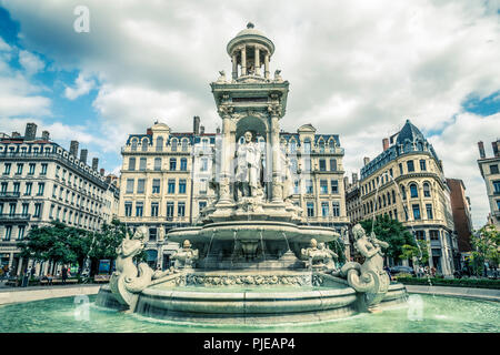 Giacobini square e la bella fontana nella città di Lione, Francia Foto Stock