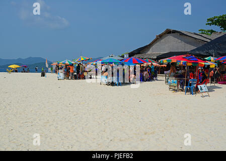 I turisti su Koh Khai Islanda, Thailandia, Touristen auf Koh Khai Island Foto Stock