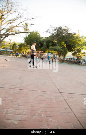 Il pattinaggio in un parco a Santa Tecla, El Salvador Foto Stock