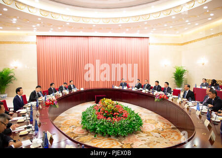 Pechino, Cina. 6 Sep, 2018. Wang Yang, presidente del Comitato nazionale del la Conferenza consultiva politica del popolo cinese, un incontro con una delegazione del Giappone del Komeito partito guidato dal leader del partito Natsuo Yamaguchi a Pechino Capitale della Cina, Sett. 6, 2018. Credito: Liu Bin/Xinhua/Alamy Live News Foto Stock