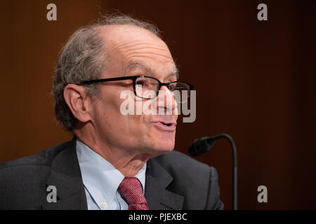 Washington, Stati Uniti d'America. 06 Sep, 2018. Ex del Dipartimento di Stato Usa Assistente Segretario Daniel Fried testimonia durante un senato degli Stati Uniti Banking, alloggiamento e gli affari urbani audizione del Comitato sulle sanzioni economiche imposte sulla Russia da parte degli Stati Uniti sul colle del Campidoglio di Washington il 6 settembre 2018. Credito: Alex Edelman/CNP | Utilizzo di credito in tutto il mondo: dpa/Alamy Live News Foto Stock