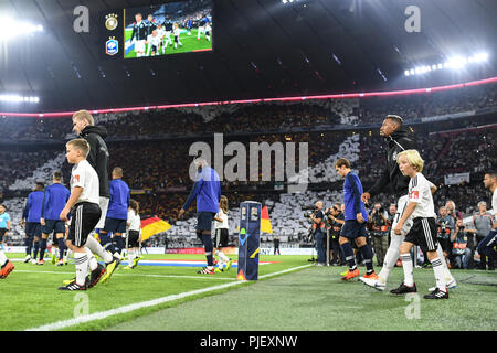 Monaco di Baviera, Deutschland. 06 Sep, 2018. Le squadre sono in esecuzione GES/calcio/UEFA lega delle nazioni, 2018/19, 1. giornata: Germania - Francia, 06.09.2018 Calcio/Nazioni League: Germania vs Francia, Monaco di Baviera settembre 6, 2018 | Utilizzo di credito in tutto il mondo: dpa/Alamy Live News Foto Stock