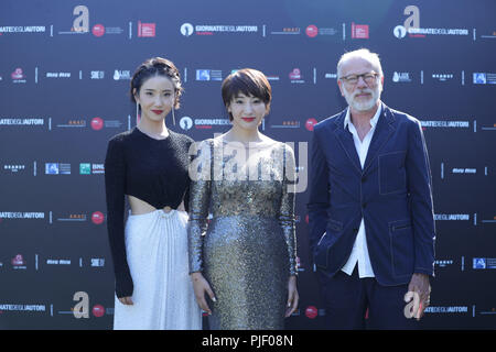 (180906) -- VENEZIA, Sett. 6, 2018 (Xinhua) -- Direttore Yuan Qing (C), l'attrice Xu Fangyi e attore Pascal Greggory frequentare il photocall del film 'tre avventure di Brooke' durante il settantacinquesimo Venice International Film Festival di Venezia, Italia, Settembre 6, 2018. (Xinhua/Cheng Tingting) Foto Stock