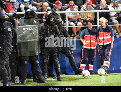 Uherske Hradiste, Repubblica Ceca. 06 Sep, 2018. Poliziotti ceca durante la Repubblica ceca vs Ucraina, calcio Champions League gruppo di base B1 corrispondono in Uherske Hradiste, Repubblica Ceca, 6 settembre 2018. Credito: Vaclav Salek/CTK foto/Alamy Live News Foto Stock