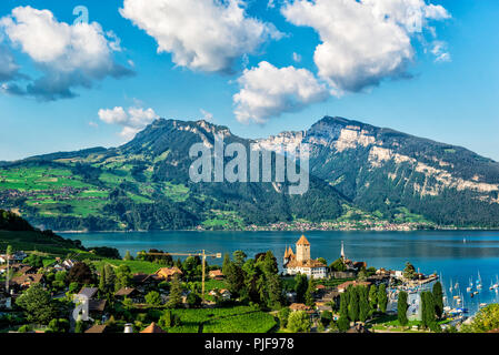 Città di Montreux, Svizzera Vista delle montagne e della città Foto Stock