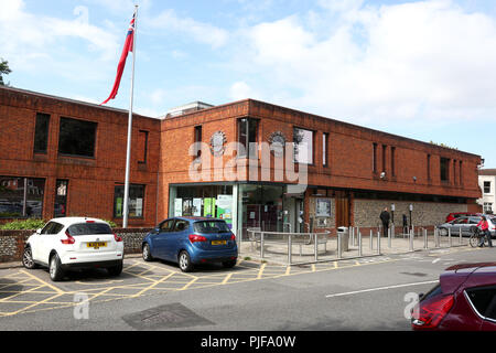 Viste generali del distretto di Chichester Consiglio Edificio per uffici nel centro di Chichester, West Sussex, Regno Unito. Foto Stock