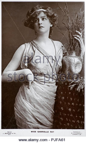 Gabrielle Ray ritratto, 1883 - 1973, è stata una tappa inglese attrice, cantante e ballerino più noto per i suoi ruoli in Edwardian commedie musicali, vintage vera fotografia cartolina dal 1906 Foto Stock