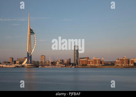 Spinnaker Tower, Portsmouth, Hampshire, Inghilterra, Regno Unito, Europa Foto Stock