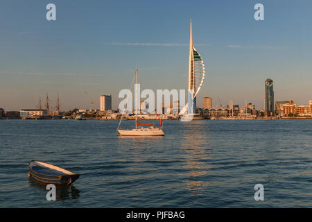 Spinnaker Tower, Portsmouth, Hampshire, Inghilterra, Regno Unito, Europa Foto Stock