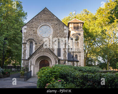 Londra, Inghilterra - Giugno 20, 2016: St Pancras vecchia chiesa nel quartiere di Camden. Foto Stock