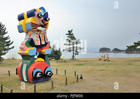 Giappone, isola di Naoshima, scultura da Karel Appel Foto Stock