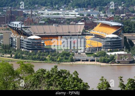 PITTSBURGH, Stati Uniti d'America - 29 giugno 2013: Heinz Field vista in Pittsburgh. Si tratta principalmente di stadium di famosi Pittsburgh Steelers squadra di calcio. Foto Stock