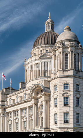 Il porto di Liverpool edificio sulla testa del molo vicino al fiume Mersey di Liverpool, in Inghilterra Foto Stock