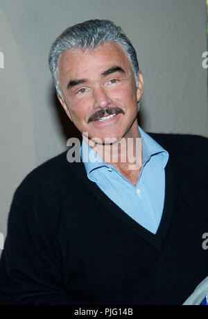 Burt Rinaldo al 'ncta - nazionale di televisione via cavo' Associazione al Ritz Carlton a Pasadena in Los Angeles. 9 luglio 2002.ReynoldBurt20 evento nella vita di Hollywood - California, tappeto rosso Evento, STATI UNITI D'AMERICA, industria cinematografica, celebrità, fotografia, Bestof, arte cultura e intrattenimento, Topix celebrità moda, migliori della vita di Hollywood, evento nella vita di Hollywood - California, movie celebrità, arte cultura e intrattenimento, verticale Foto Stock