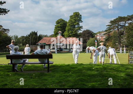 Gli anziani di giocare a bocce Hastings Regno Unito Foto Stock