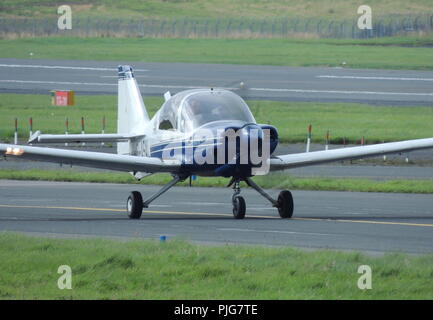 G-ASAL, il solo modello 124 Aviazione scozzese Bulldog, presso la sua casa di base presso l'Aeroporto di Prestwick in Ayrshire. Il velivolo è stata la società dimostratore. Foto Stock