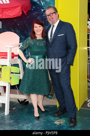 Celebrità frequentare U.S. Premiere del MEG a TCL Teatro Cinese. Dotato di: Kate Flannery, Chris Haston dove: Beverly Hills, in California, negli Stati Uniti quando: 07 Ago 2018 Credit: Brian A/WENN.com Foto Stock