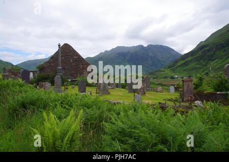 Kintail, St Dubhthac la Chiesa, Clachan Duich sepoltura. John O' semole (Duncansby head) in terre fine. da estremità a estremità trail. Cape Wrath trail. La Scozia. Foto Stock