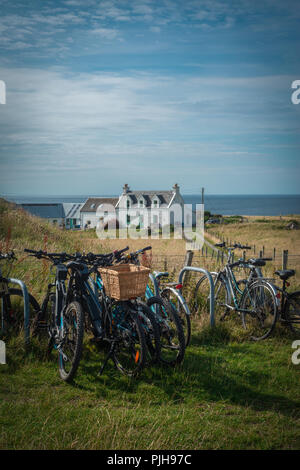 Un ostello della gioventù sull'Isola di Iona con le biciclette in primo piano Foto Stock