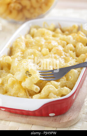 Maccheroni e formaggio in casseruola closeup Foto Stock