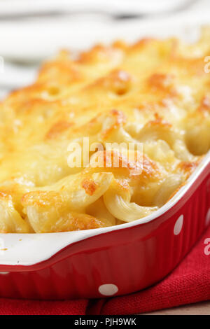 Maccheroni e formaggio in casseruola closeup Foto Stock