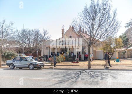 VENTERSBURG. Sud Africa, 30 luglio 2018: il municipio, con persone e veicoli visibile, in Ventersburg, una piccola città nel libero Stato Provincia di Foto Stock