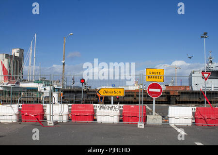 Francia, nel nord-ovest della Francia, Bretagna, Saint-Nazaire, Bassin de Penhouët pond, deviazione durante il lavoro Foto Stock