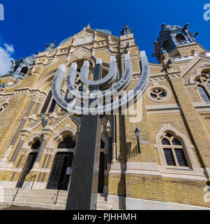 La sinagoga a Szeged, Ungheria,nel 2017 edificio ristrutturato in un assolato pomeriggio estivo.Ungheria secondo,il mondo quarta più grande sinagoga. Foto Stock