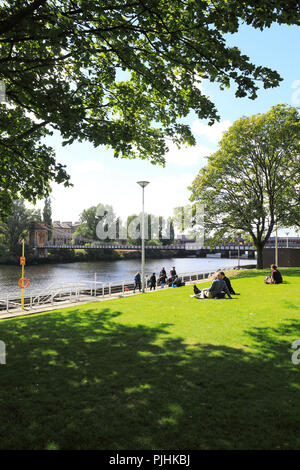 South Portland Street sospensione ponte pedonale sul fiume Clyde, a Glasgow, Regno Unito Foto Stock