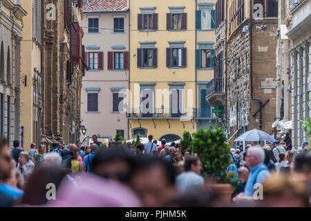 La folla in Via dello Studio - attrazioni di Firenze. Foto Stock