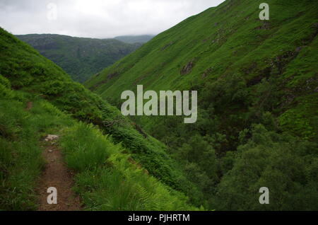 Cascate del Glomach cascata. John O' semole (Duncansby head) in terre fine. da estremità a estremità trail. Cape Wrath trail. Highlands. La Scozia. Regno Unito Foto Stock