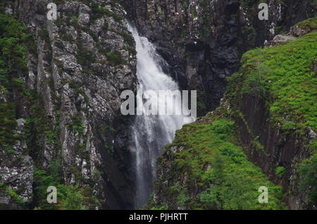 Cascate del Glomach cascata. John O' semole (Duncansby head) in terre fine. da estremità a estremità trail. Cape Wrath trail. Highlands. La Scozia. Regno Unito Foto Stock