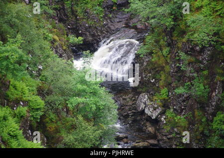 Cascate del Glomach cascata. John O' semole (Duncansby head) in terre fine. da estremità a estremità trail. Cape Wrath trail. Highlands. La Scozia. Regno Unito Foto Stock