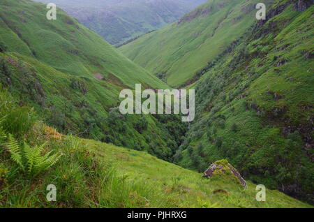 Cascate del Glomach cascata. John O' semole (Duncansby head) in terre fine. da estremità a estremità trail. Cape Wrath trail. Highlands. La Scozia. Regno Unito Foto Stock