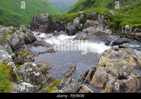 Cascate del Glomach cascata. John O' semole (Duncansby head) in terre fine. da estremità a estremità trail. Cape Wrath trail. Highlands. La Scozia. Regno Unito Foto Stock