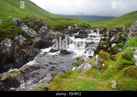 Cascate del Glomach cascata. John O' semole (Duncansby head) in terre fine. da estremità a estremità trail. Cape Wrath trail. Highlands. La Scozia. Regno Unito Foto Stock