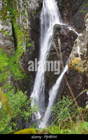 Cascate del Glomach cascata. John O' semole (Duncansby head) in terre fine. da estremità a estremità trail. Cape Wrath trail. Highlands. La Scozia. Regno Unito Foto Stock