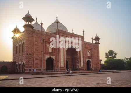 Moschea & Mihman Khana del Taj Mahal di Agra, India Foto Stock
