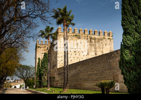 La Spagna, a Jerez de la Frontera, Calle Puerto, Alcazar de Jerez, fort accanto a Alameda Vieja Foto Stock