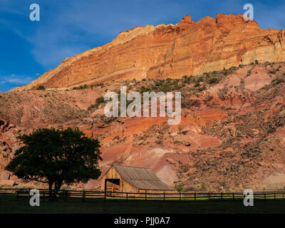 Fienile presso Gifford House, Capitol Reef National Park nello Utah. Foto Stock