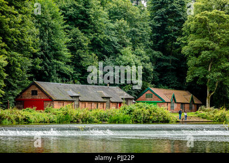 Università di Durham College Boathouse vicino a valle del ponte Prebends, Durham Regno Unito Foto Stock