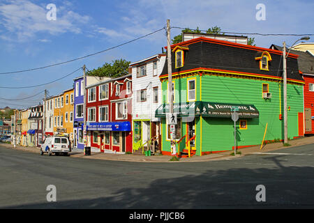 Colorato condomini e edifici per uffici nel centro cittadino di San Giovanni, Terranova, Canada Foto Stock