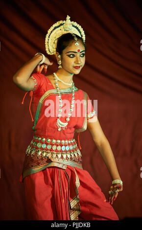 Tradizionale danza indiana durante il Pushkar Mela, Pushkar, Rajasthan, India Foto Stock