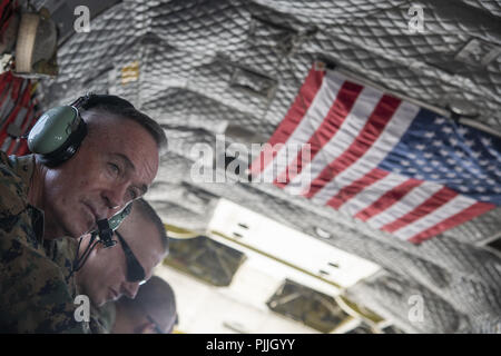 Marine Corps gen. 6 Sep, 2018. Joe Dunford, presidente del Comune di capi di Stato Maggiore, corse a bordo di un CH-47 Chinook a Kabul, Afghanistan, Sett. 7, 2018. (DoD Foto di Marina Petty Officer 1. Classe Dominique A. Pineiro) US Joint Staff via globallookpress.com Credito: Us Joint personale/Russo/Look ZUMA filo/Alamy Live News Foto Stock