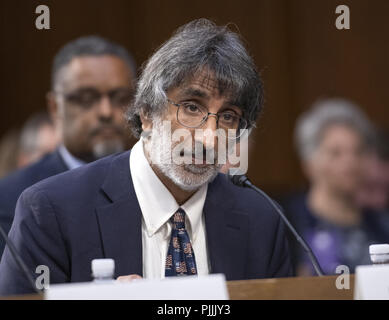 Washington, Distretto di Columbia, Stati Uniti d'America. 7 Sep, 2018. Il Professor Akhil Amar, Sterling professore di diritto e di Scienze Politiche, Università di Yale Law School, New Haven, Connecticut testimonia a favore della nomina del giudice Brett Kavanaugh prima che il Senato degli Stati Uniti Comitato giudiziario per la sua designazione come associare la giustizia della Corte suprema degli Stati Uniti per sostituire il ritiro di giustizia Anthony Kennedy al Campidoglio di Washington DC su Venerdì, 7 settembre 2018 Credit: Ron Sachs/CNP/ZUMA filo/Alamy Live News Foto Stock