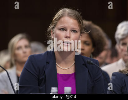 Washington, Distretto di Columbia, Stati Uniti d'America. 7 Sep, 2018. Alicia Baker di Indianapolis, Indiana testimonia contro la nomina del giudice Brett Kavanaugh prima che il Senato degli Stati Uniti Comitato giudiziario per la sua designazione come associare la giustizia della Corte suprema degli Stati Uniti per sostituire il ritiro di giustizia Anthony Kennedy al Campidoglio di Washington DC su Venerdì, 7 settembre 2018 Credit: Ron Sachs/CNP/ZUMA filo/Alamy Live News Foto Stock